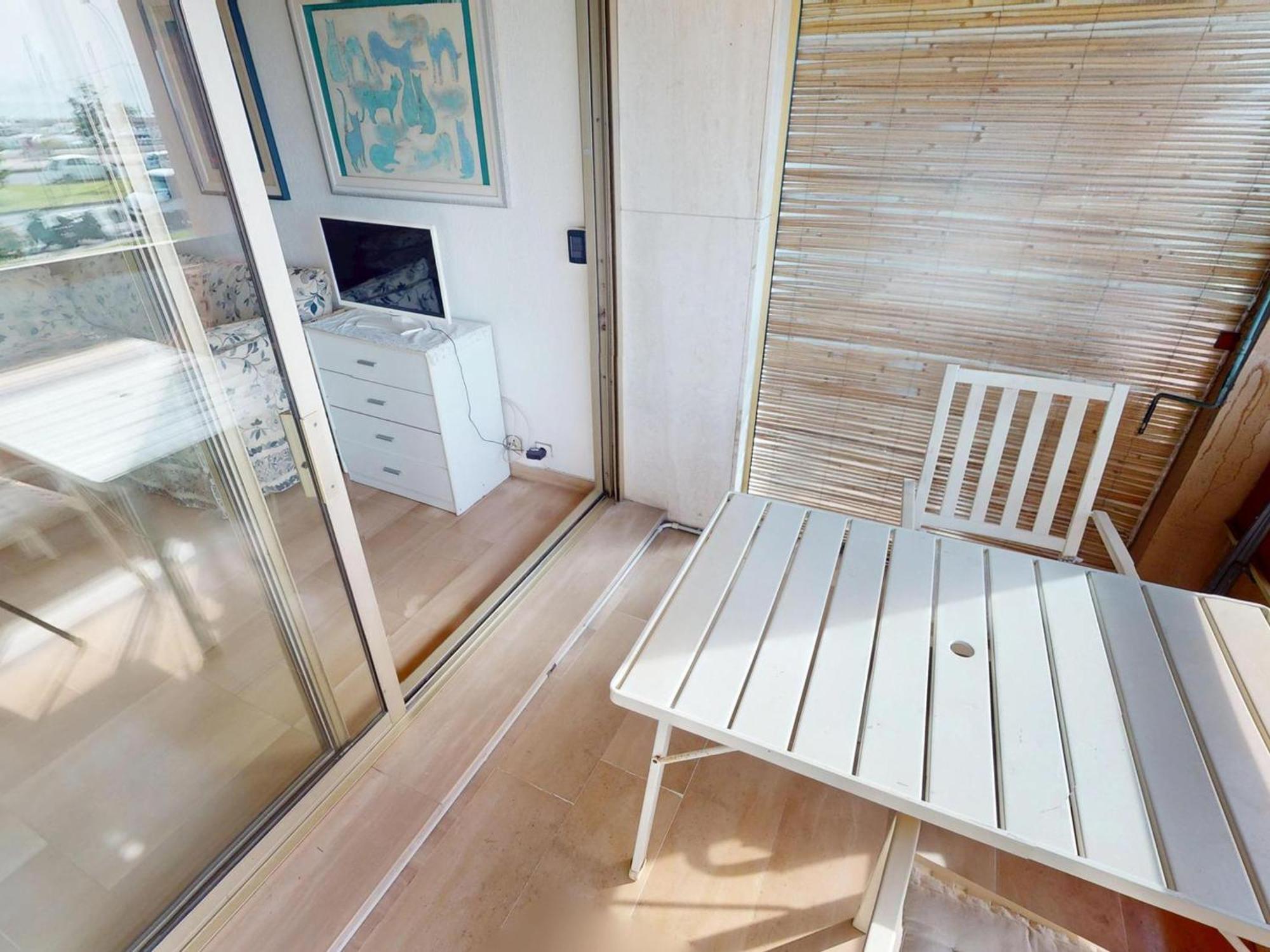 Joli A Avec Terrasse Et Garage - Fr-1-196-376 *